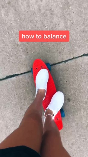 how to balance on a pennyboard! mine is 22’ inch and i got in on amazon. #pennyboard #balance #learning #advice #fyp #YoplaitCupRelay #finalsathome
