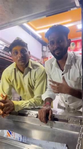 Vinayak Rajendra Kumbhar on Instagram: "बरोबरच बोललो कि 😂 #viral #viralvideo #happy #kolhapur #trend #comedyvideos #comedy #trending #navrabayko #nipani #belgavi #insta #instamood #foryou #funnyreelsvideo #funnyvideos #chikodi #kagal #sarata #marathi #sangali"