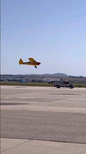 Landing plane on moving Truck #aviations #stunts #skills #flying #cessna #gdpilot