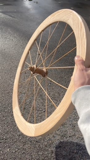 Assembling the spokes with the rim and the hub
