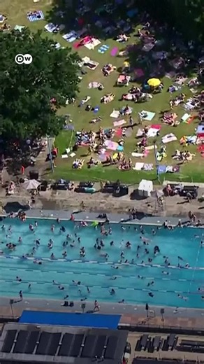 Temperaturas recordes atingem a #Europa com calor intenso. #Londres marcou 34,8 °C, a temperatura mais alta registrada no mês de maio em 80 anos. Outras cidades do Reino Unido também registraram recordes de calor. Partes da França sofreram com temperaturas inéditas para o mês de maio. O serviço meteorológico francês informou que ao menos 12 recordes foram quebrados. 📲Leia mais na #Folha: folha.com/tvfolha 📝🎥 DW #dw #reportagem #ambiente #franca #reinounido #calor #ondasdecalor #aquecimentoglo