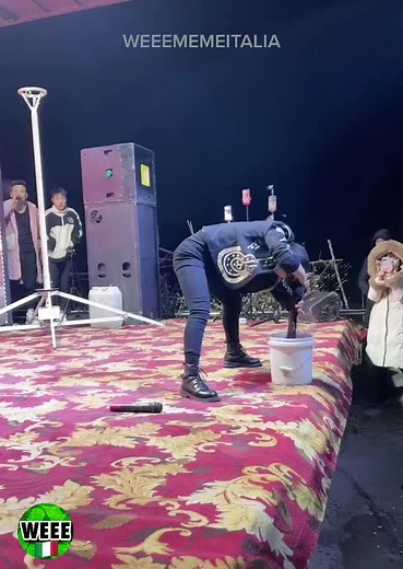 Competição de Memes: Menina com Cabelo de Helicóptero