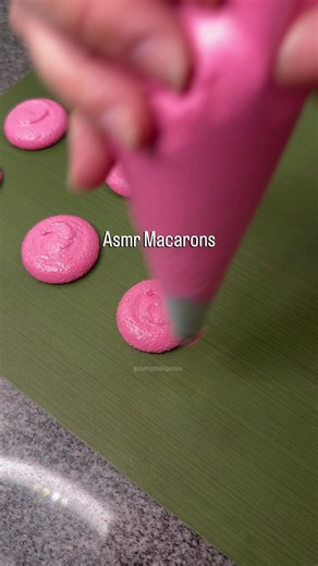 Aquele vídeo satisfatório de uma produção de macarons🩷 | macarons