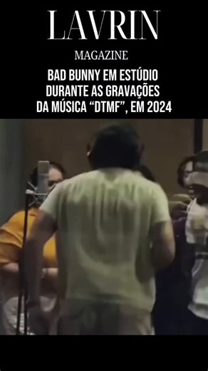 Lavrin Magazine | Notícias & Curiosidades on Instagram: "Em 2024, Bad Bunny foi registrado em estúdio enquanto trabalhava na gravação de “dtmf”. As imagens mostram um lado mais íntimo do processo criativo, com o artista concentrado nos vocais e nos detalhes da produção, longe dos palcos e dos holofotes. O momento revela bastidores que raramente aparecem para o público e ajuda a entender como as músicas ganham forma antes de chegar aos fãs."