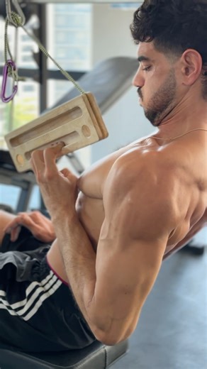 Fingerboard using pulley device