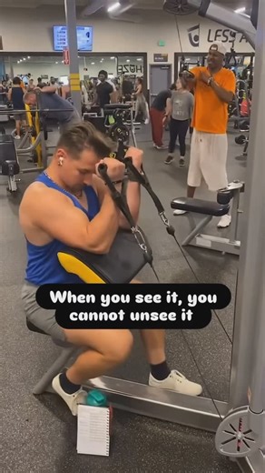 Eric murray on Instagram: "Perfect ur form guys we don’t need any bicep tears #respectfullyofcourse #sensational"