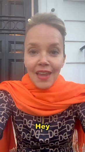 Happy Halloween!!! 🎃 Loved the “Helena and the problems she’s fixing” costumes at @arnaudsnola! | Helena Moreno