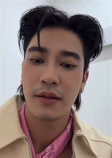 #euroyotsawat #ยูโรยศวรรธน์Euro is complaining that it’s been an unlucky year, he got into a car accident, lost his bag, a wheel came off, gas got more expensive, he lost the lottery, the new year started and everything went wrong again. He went to three temples to cleanse bad luck and prayed, but it didn’t help at all. No matter what he does, nothing works, everything ends up in problems or pain.Fan: “Serve some shipping, it’ll fix the bad luck, trust me.”Euro: “Oh, don’t make things up.”Fan: “