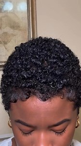 Spring is hereee🌼, and my #TWA has been thriving okay!Keeping my coils hydrated, defined, and full of life with my go-to staples from @nourishandshinebeauty.•••••••••••••••••••••••••••••••••••••Products used:💛 Revitalizing Leave-In Conditioner (This is a good base of moisture to use before applying styling products.)💛 Foaming Curl Primer (For me, this acts as an activator to add moisture & start defining my curls.)🩷 Coiling All Curls Styling Gel (This product is what really clumps and holds 