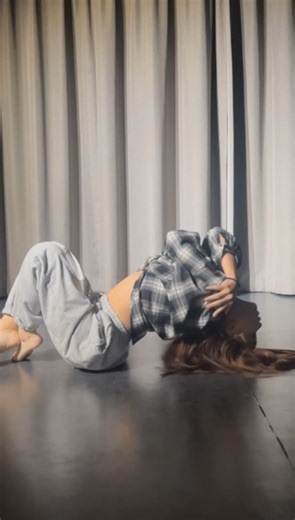 Ichika🍓 | なかなか踊らない感じで楽しかったし勉強になりました！ 動画見返すとここもっと抜けたなーとか、膝ぁ！！とか思うとこ結構ある💦 こういう系も百発百中成功できるようスキルアップします🔥 🧠 @eri.kr_rs san 🎧 As Hell / ちゃんみな @minachanxx... | Instagram