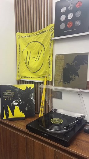 @twenty one pilots, Álbum: Trench, canción: Levitate. #twentyonepilots #trench #levitate #joshdun #tylerjoseph #lp #music #audiotechnica #vinylcollection #vinylrecords #foryoupage #parati