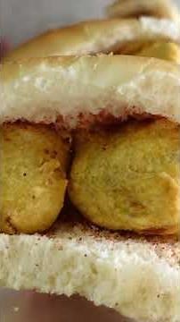 Mumbai Burger | Vada Pav | Mumbai | India | #vadapav #streetfood #india #mumbai