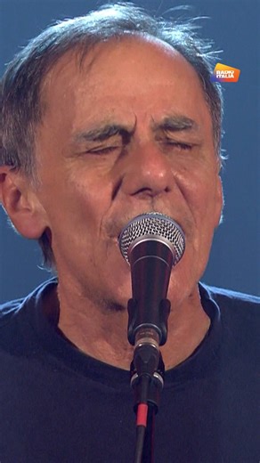 Dai nostri archivi: Roberto Vecchioni – Chiamami ancora amore Con questa canzone ha vinto Sanremo nel 2011 🏆 #Sanremo2026 | Radio Italia