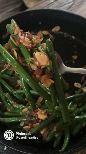 Haricot Vert with almonds and shallots - Delicious and easy French bean recipe for the Holidays