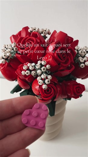Découverte du cœur rose dans les roses Lego