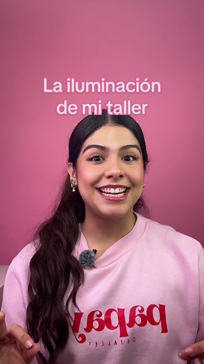Me preguntan como logro videos de alta calidad y solo necesitas 3 puntos de luz!💖☺️ al frente y los laterales. Hay muchos mas esquemas de luz pero este es el mas basico, facil y rapido que hago dia a dia para crear contenido🙌🏼 #emprededesdecasa #fypシ゚viral #longervideos #iluminacion #emprendimiento