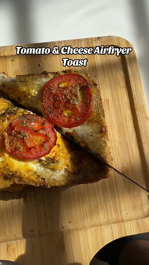 Delicious Tomato & Cheese Airfryer Toast Recipe