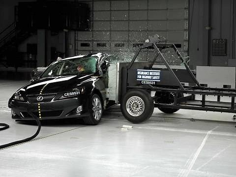 2006 Lexus IS 250/350 side IIHS crash test