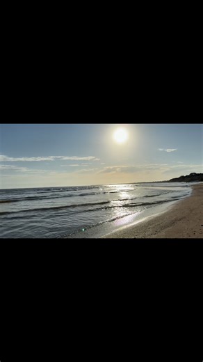 It doesn’t get much better than that to start your Saturday. Looking spectacular Hervey Bay with a top of 27 degrees. The water temp is nice around 26.4 degrees. Just lovely 🥰 See you soon at the Hervey Bay Hotel | Hervey Bay Hotel
