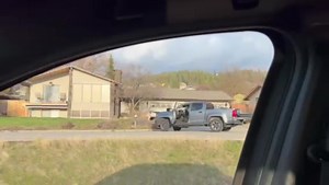 26K views · 136 reactions | CAUGHT ON CAMERA: Video taken at about 6:30 p.m. today shows the scene of a standoff between law enforcement and a suspect on South Glenrose in Spokane. CREDIT: Gordy Cummings MORE COVERAGE: https://www.khq.com/news/massive-spokane-law-enforcement-response-surrounds-house-in-moran-prairie/article_f2600746-da63-11ed-a1fc-d708ffe0b29d.html | KHQ Local News | Facebook