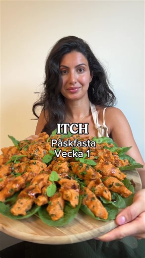 ITCH -Veganska Bulgurbiffar Idag inleddes den kristna fastan inför den stora högtiden ✝️ Vi äter endast vegansk mat då, förutom det som kommer från havet; fisk-och skaldjur som är tillåtet. Spara och laga i veckan! ⬇️ Ingredienser: 10 dl finmalen burgul 2 liter kokvatten 1 stor rödlök eller två st mellanstora 2- 3 st spetspaprika siviri, mild 3 dl rapsolja 5 msk tomatpuré (riktiga skedar) 2 msk stark paprikapuré (riktiga skedar) 1 st grönsaksbuljong 2 msk salt 2 tsk svartpeppar 0.5 tsk citronsyr