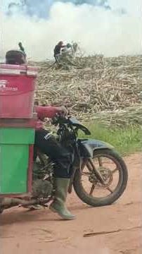 saat melintas melihat mobil kebakar bawa muatan