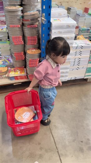 Buku Mewarnai dan Iqro: Kunjungan Seru ke Toko Buku