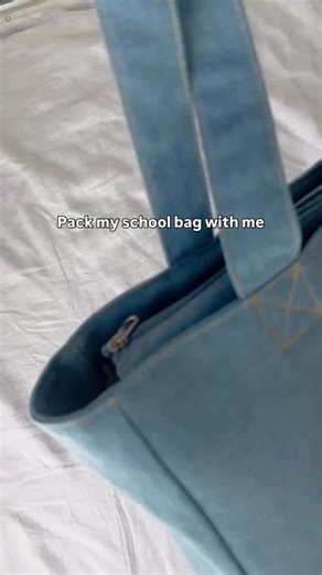 What’s in my tote bag for school 📚 been using a tote bag with pockets and zipper for class. I love that it’s super cute and functional too!! #whatsinmybag #schoolbag #collegebag #unibag #packwithme #bagessentials #baggoals #workbag #totebag | Cloud Nine Crew