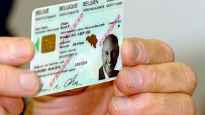Fausses cartes d'identité belges: la police se veut rassurante - RTBF Actus