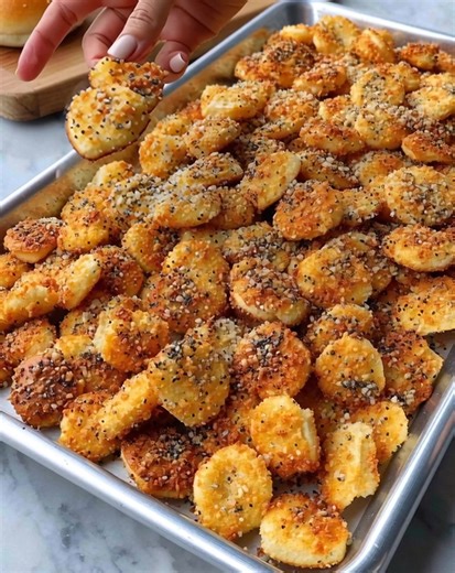 "Brought a big bag of it to a work party and had to send out a company wide email with the recipe because people were obsessed! So simple and so good!" Recipe in Firsτ Coʍmеոτ 👇 | My Grandma’s Recipes