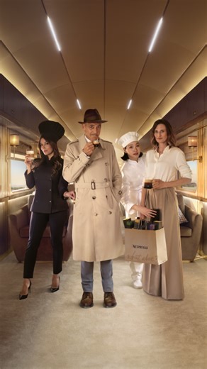 Le mystère du café perdu ☕ Ils sont prêts à tout pour un café au goût inoubliable. George Clooney, Eva Longoria, Camille Cottin ou Kim Go Eun. À votre avis, qui a dérobé les cafés Nespresso ? Découvrez-en plus sur l’intrigue et sur les cafés préférés de nos protagonistes ici : https://nespres.so/a/avBzwK | Nespresso