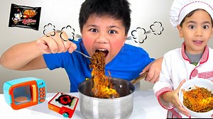 Kids Pretend Play Cooking Noodles at a Restaurant | OneDay Alex