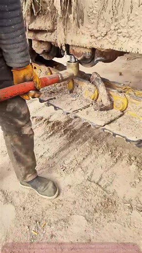 Excavator Track Maintenance Recording: Step-by-Step Analysis of High-Pressure Oil Pipe Connection