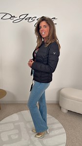 Wauw 🖤 Guess jeans sexy flare (28 t/m 33) €99 Guess t shirt Flowers (xs t/m xxl) €45 Guess Vona jacket (s t/m xxl) €160 Nu verkrijgbaar op www.dejacque.nl | Dejacque