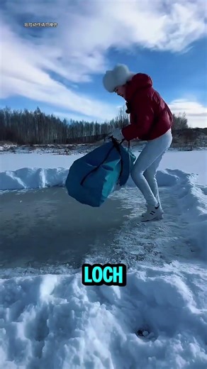 Mädchen trotzt Eis & fängt Fische 😱🎣#IceFishing