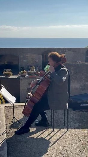 Musique classique pour enterrement : le Cygne de Saint Saëns au violoncelle