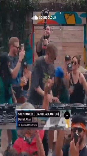 Unreleased ID’s from AM.RADIO 007 ‘s flip of Stephanie by during his 11 AM set Listen to all