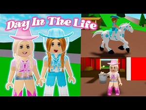 DAY IN THE LIFE AS FARMER GIRLS IN ROBLOX!