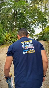#ElCarmen Hoy, en El Carmen de Viboral, recorriendo los cultivos de flores y conversando. Su trabajo diario, hacen grande esta tierra. La floricultura es una industria clave, motor de empleo, desarrollo y transformación social para el Oriente antioqueño y para Colombia entera. Aquí se siembra progreso, se dignifica el trabajo y se construye futuro, siempre de la mano de la comunidad y en el territorio. 🇨🇴 | Esteban Quintero Cardona