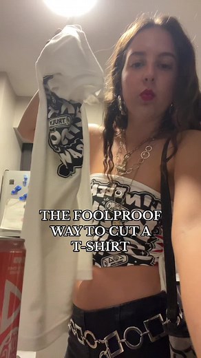DIY College Shirt Cut: How To Cut A T-Shirt