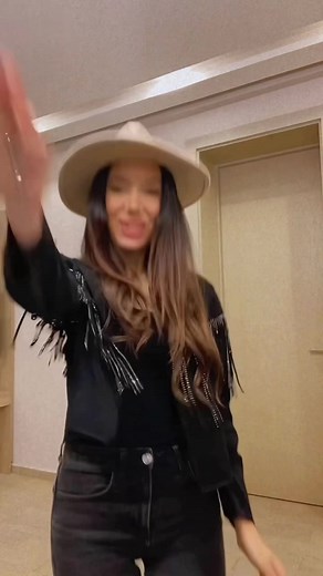 shi ghareeb x levitating #mashup #shighareeb #nourhelou #mix #english #arabic #song #original #music #dualipa #levitating