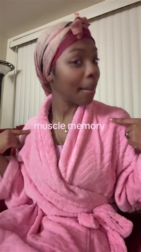 beauty queen (@weirdcoolprettygirllol)’s video of muscle memory song