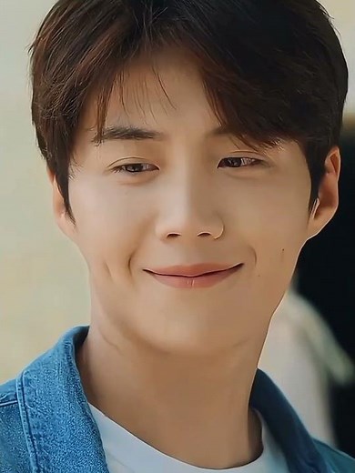 Korean Series: Kim Seon Ho Legend wink scene in "When Life Gives You Tangerines"