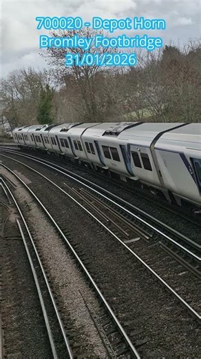 TL 700020 passing a Footbridge in Bromley + Depot Horn