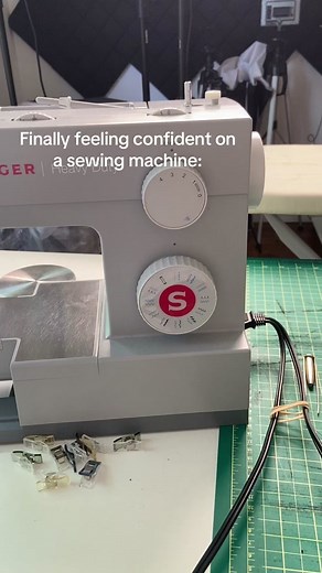why overlockers also sound like theyre gonna combust??😵‍💫🤧 #sewing #sewingtiktok