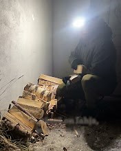 12 reactions | Tämä on viimeinen otsalamppu, jonka tarvitset! Siinä on 1000 lumenia (muissa otsalampuissa on vain 300-500 lumenia) 10 erilaista valotoimintoa kaikkiin tilanteisiin Nopea USB-C-lataus ja 4000 mAh akku (kestää jopa 35 tuntia) 襁Painaa vain 85 grammaa ja tuntuu kuin panta Vilkutustoiminto, heilauta vain kättäsi sytyttääksesi tai sammuttaaksesi valon, kuinka hienoa se onkaan! | William | Facebook