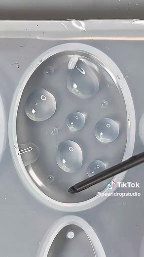 Creating Stunning Water Droplet Effects with UV Resin
