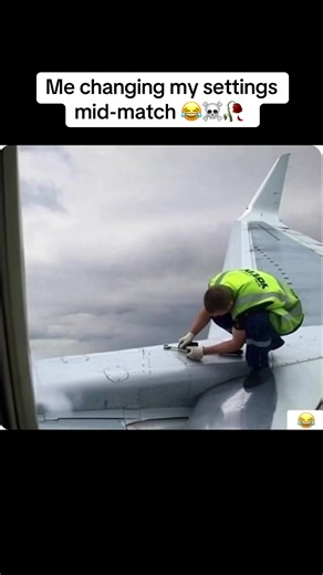 Me changing my settings mid-match 😂☠️🥀 #warzoneclips #videogames #CallOfDuty #viral #fyp