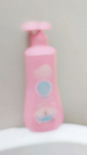 NEW PRODUCT ALERT 📣 Did you know that bubble baths can do wonders for your little one? 🫧 Here are the reasons why you should grab the newest Natural Baby Bubble Bath from Tiny Buds 🌱 🫧 Sensory Stimulation: The bubbles and water offer fun, sensory-rich experiences essential for development. 👶🏻Playtime Fun: Bath time becomes an exciting adventure, perfect for play and bonding. 🌸 Skin Hydration: This Natural Baby Bubble Bath is gentle and baby-safe. Plus it keeps your baby's skin soft and mo