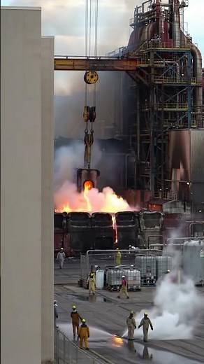 This is one of the world's most DANGEROUS jobs 😳 #danger